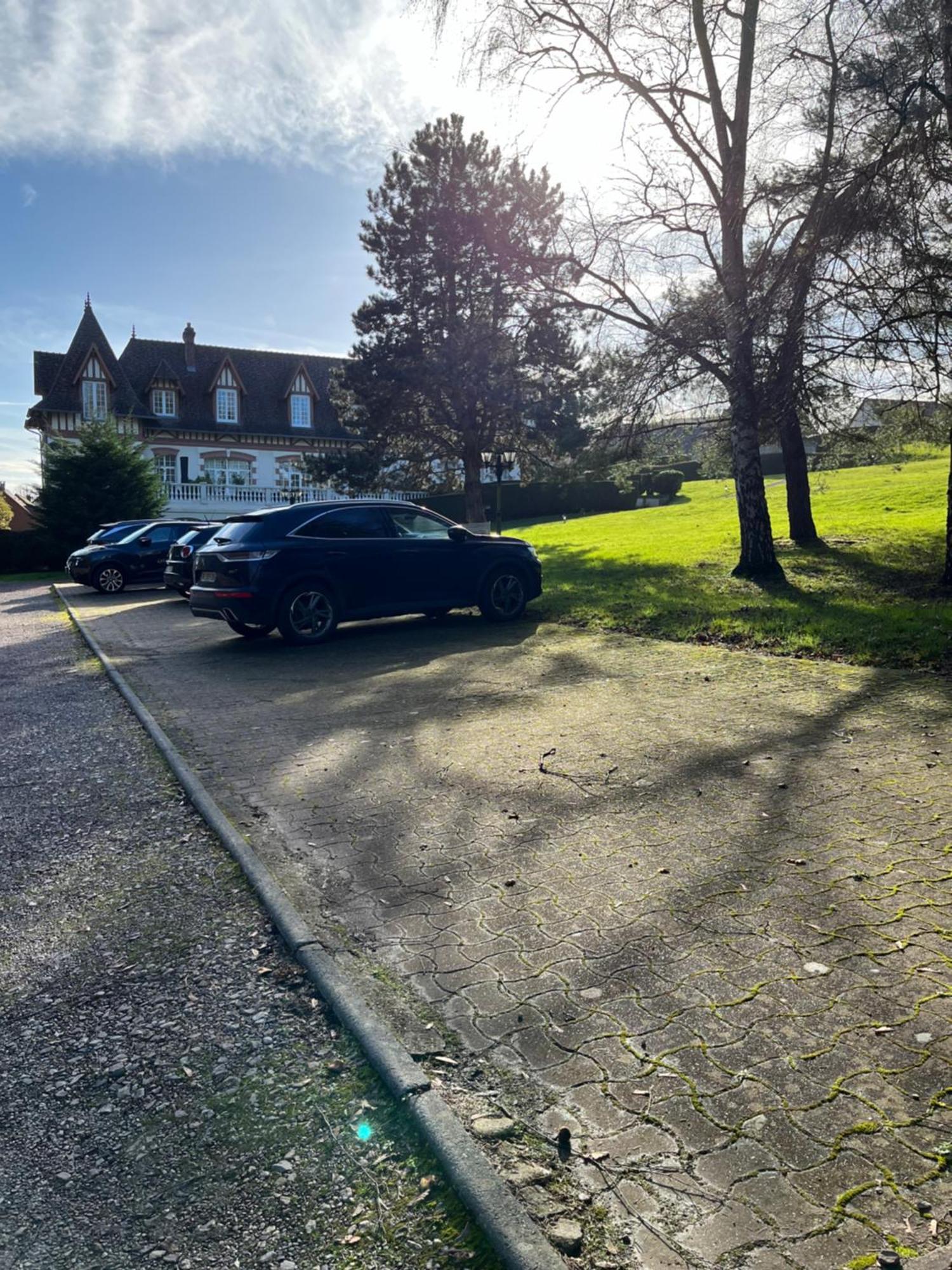 Un Appartement Dans Un Chateau Deauville Exterior photo