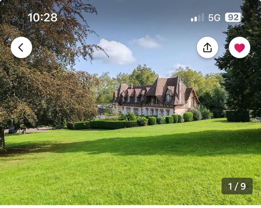 Un Appartement Dans Un Chateau Deauville Exterior photo
