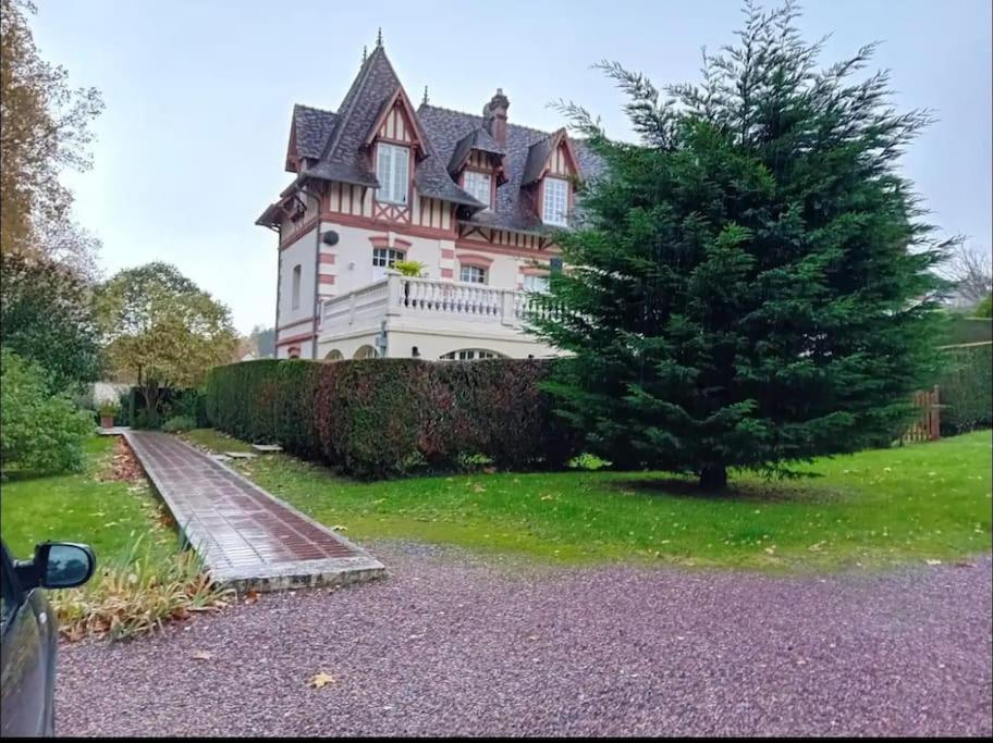 Un Appartement Dans Un Chateau Deauville Exterior photo